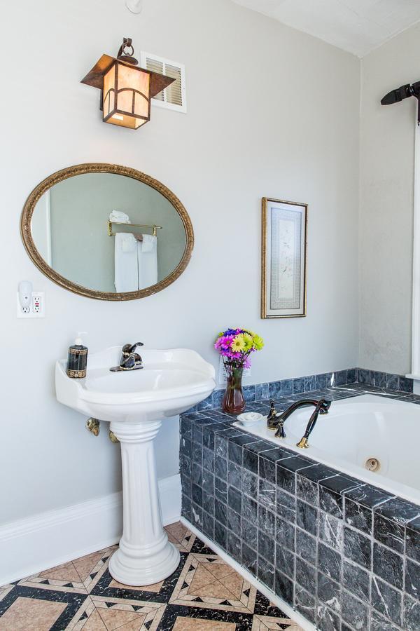 The Henderson Bed & Breakfast Hendersonville Luaran gambar